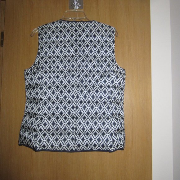 TALBOTS Womens Vest Size M Puffy Quilted Down Fill Navy Pattern Pockets Zip/Snap - Picture 2 of 10